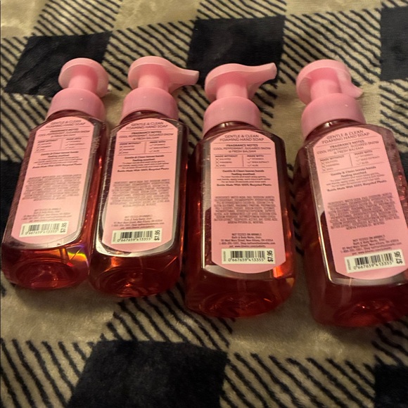 Bath & Body Works Twisted Pepper Mint Foaming Hand Soap - Red and Pink (4) - Picture 5 of 5